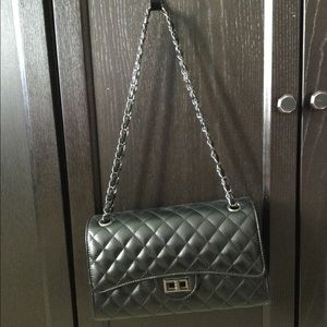 Black quilted purse with matching wallet.